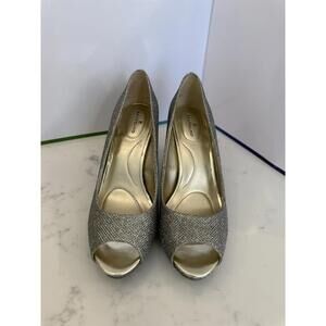 NEW Bandolino Glittery Silver Heels - Size 8M